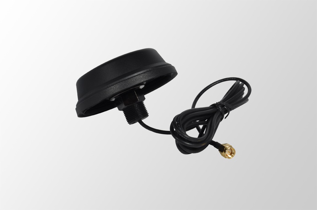 WB20 low profile quad band puck antenna EAD